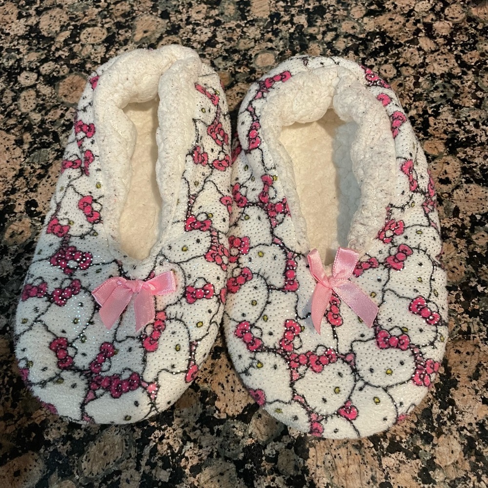 Hello Kitty slippers kids size 2/3 shoe
